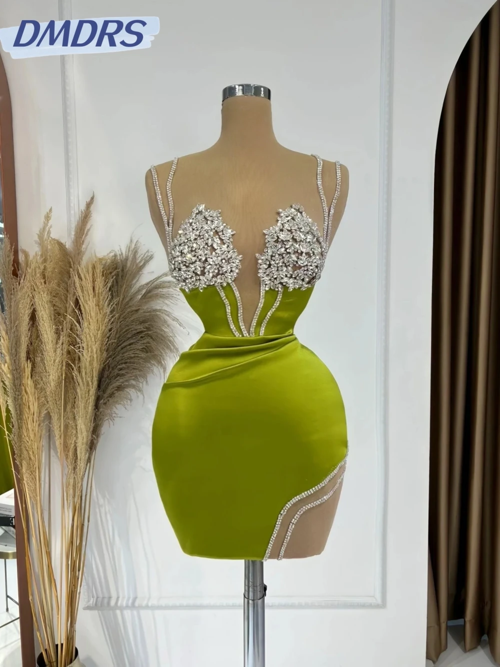 

New Arrival Sparkly Crystal Mini Homecoming Dresses Green Satin Thin Straps Evening Dress Customized Stunning Cocktail Gown