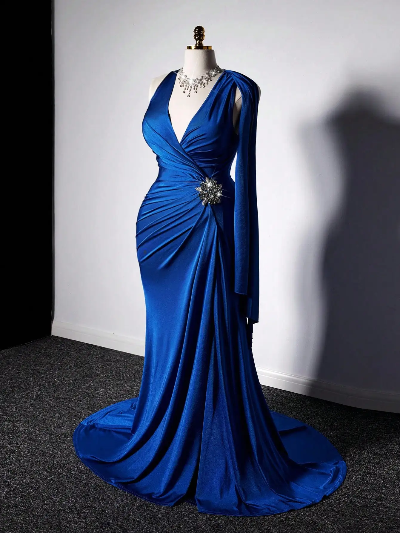

Royal Blue V-Neck Mermaid Gown with Draped Sleeve and Crystal Brooch