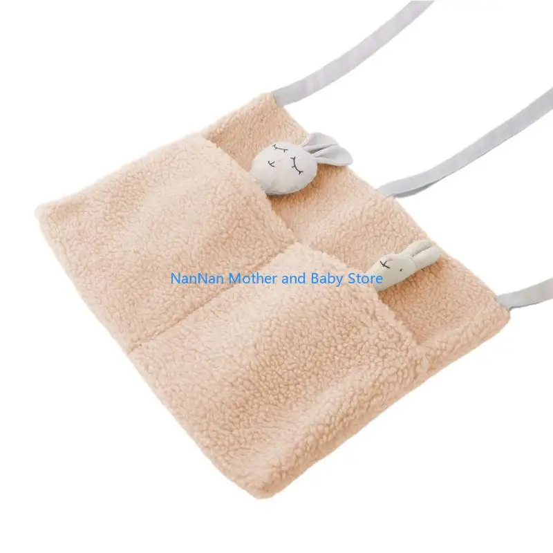 حقيبة تخزين عملية بجانب السرير. من السهل تثبيت حقيبة معلقة مع جيوب مزدوجة لصالح كيس معلق عملي بجانب السرير