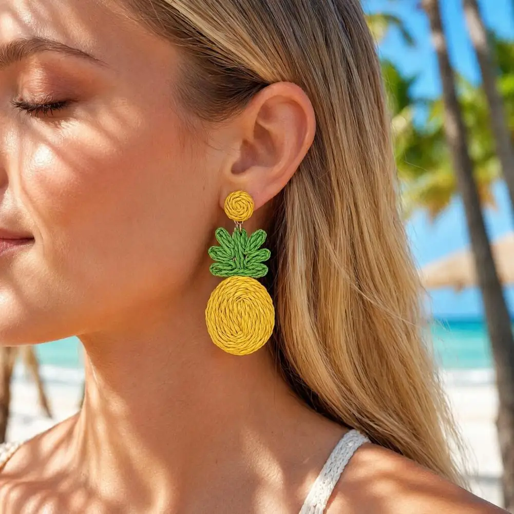 Three-dimensional Pineapple Earrings Lightweight Woven Earrings Handmade Raffia Earrings for Women Boho Straw Pineapple Dangle