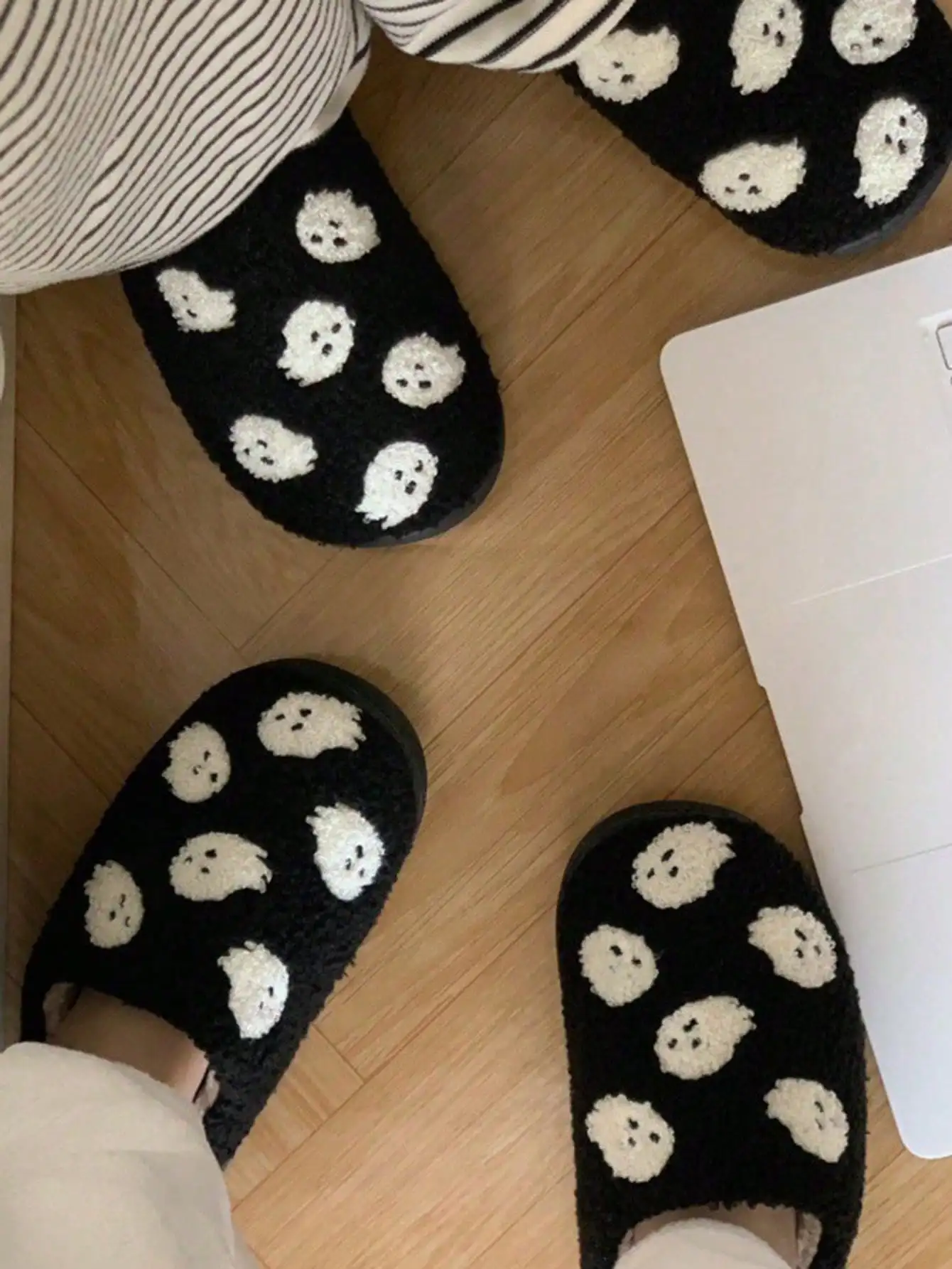 Herbst Winter Halloween Geister-Stickerei Flauschige Plüsch-Hausschuhe Warm Rutschfest Unisex Geschlossene Zehen Indoor Schlafzimmer-Schuhe – Detail 2