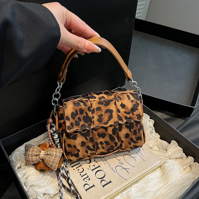 

Квадратные сумки через плечо из искусственной кожи с леопардовым принтом, новые осенние изысканные женские сумки на распродаже, брендовая сумка через плечо большой вместительности 2025 года