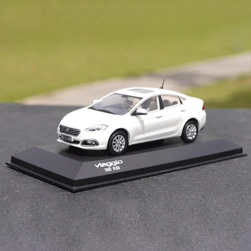 Diecast 1:43 Scale Viaggio Alloy Car Model Finished Product Simulation Toy Collection Gift Ornament Static Model Display