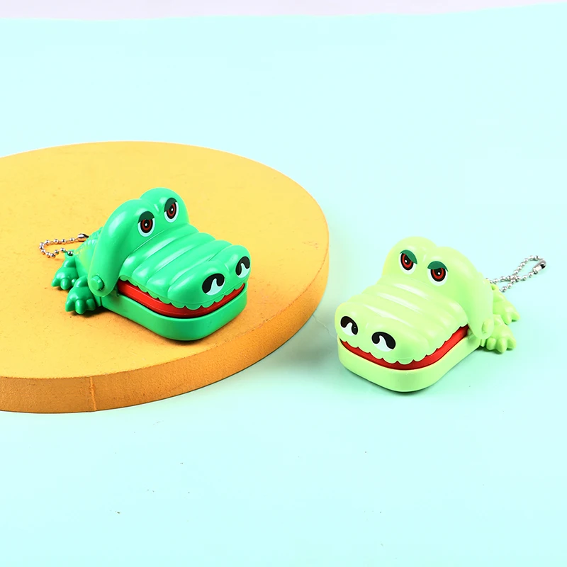 1pc kreative kleine Krokodil Mund Zahnarzt beißen Finger Spiel Gags Spielzeug mit Schlüssel bund knifflige Farbe zufällig