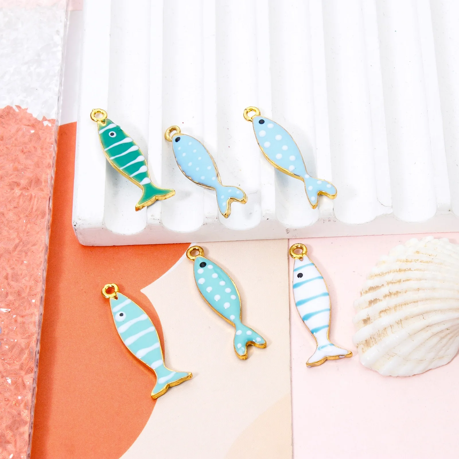 5 Stück Fisch, blau, grün, emaillierte Pailletten, Charms, Zinklegierung, Tieranhänger, DIY-Halskette, Ohrringe für Frauen, Schmuckzubehör – Detail 6