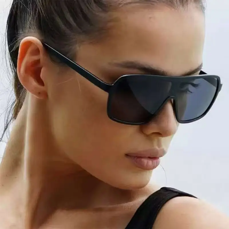 Europäische und amerikanische Retro-Sonnenbrillen im modischen Stil für Damen und Herren, vielseitig einsetzbar für Sonnenschutz und UV-Schutz im Sommer.