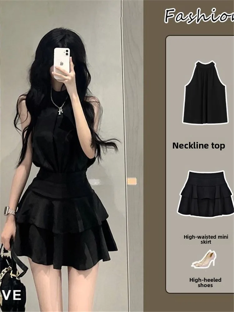 

Elegant Satin Women's Set with Lace Hem Two-Piece Summer Outfit Short Sleeve round Neck Top And Shorts Fashionable Ensemble