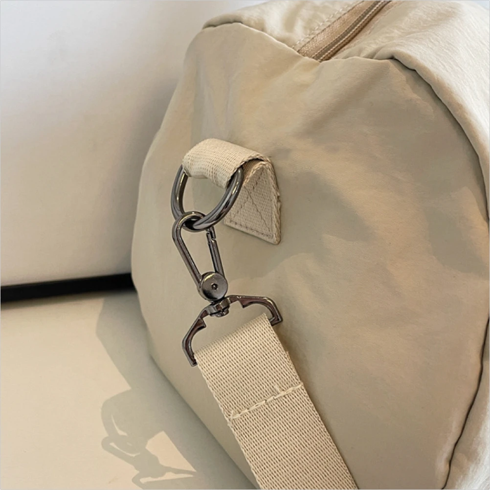 Borsa da viaggio per sport all'aria aperta con bagaglio fitness a botte da donna impermeabile in nylon di grande capacità da 6 litri