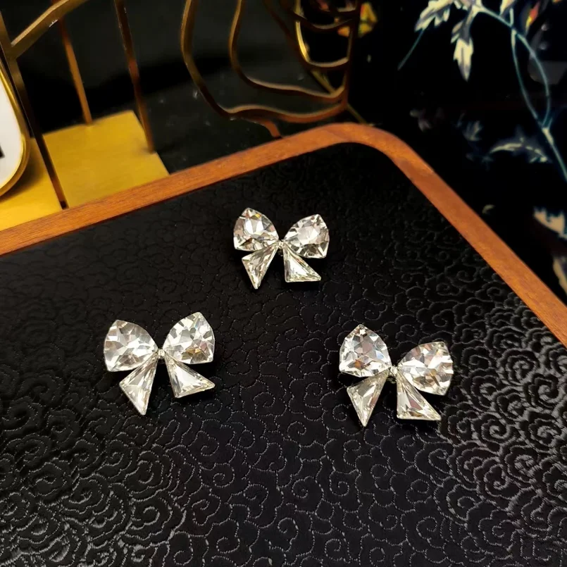 

6pcs Large Clear Crystal Bow Brooch Pin Luxury Rhinestone Bow Pin DIY Clothing Accessories for Dress Bag Hat