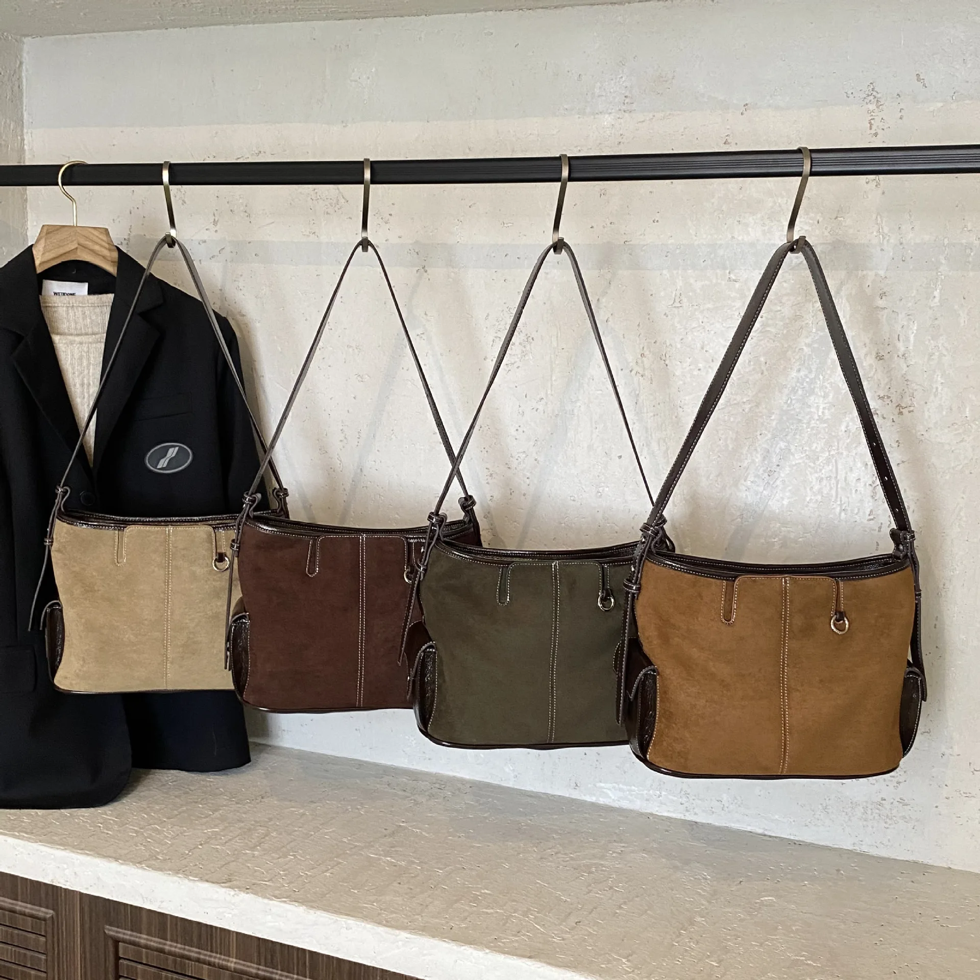 

2025 Niche Tote Bag, Spacious Bucket Purse for Women, Casual Underarm Crossbody, Commuter Day to Night Bag, Textured Sling Bag