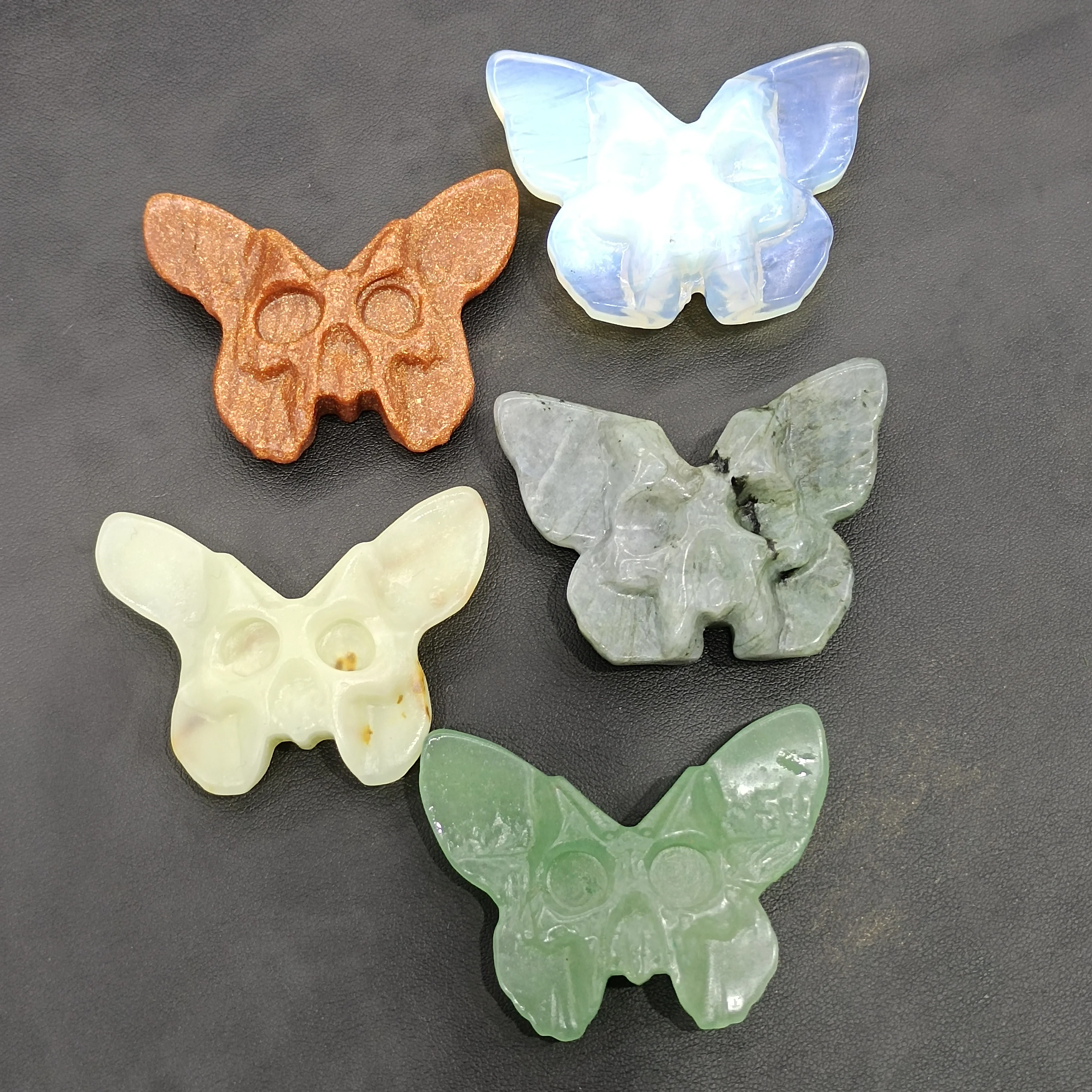 

4cm 1pc Natural Crystal Carving Butterfly Skull Statue Gemstone Charm Energy Healing Quartz Stone DIY Gift Ornament