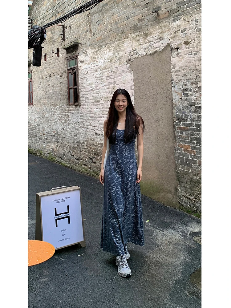 ชุดเดรสยาวทรงเข้ารูปพิมพ์ลายดอกไม้เอวสูง สไตล์ใหม่สำหรับผู้หญิง ประจำฤดูร้อนปี 2025 จาก Red Celebri Club