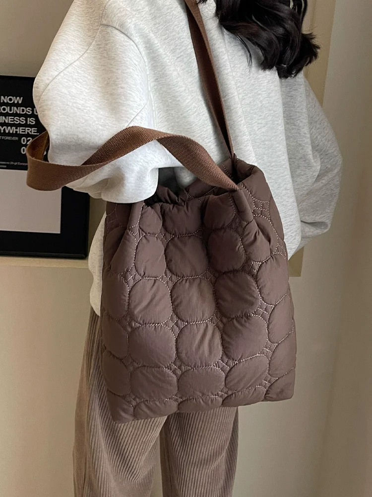 

Женская сумка в корейском стиле, большая вместительная плиссированная пуховая сумка, однотонная космическая сумка с хлопковой подкладкой, винтажные сумки для покупок подмышками