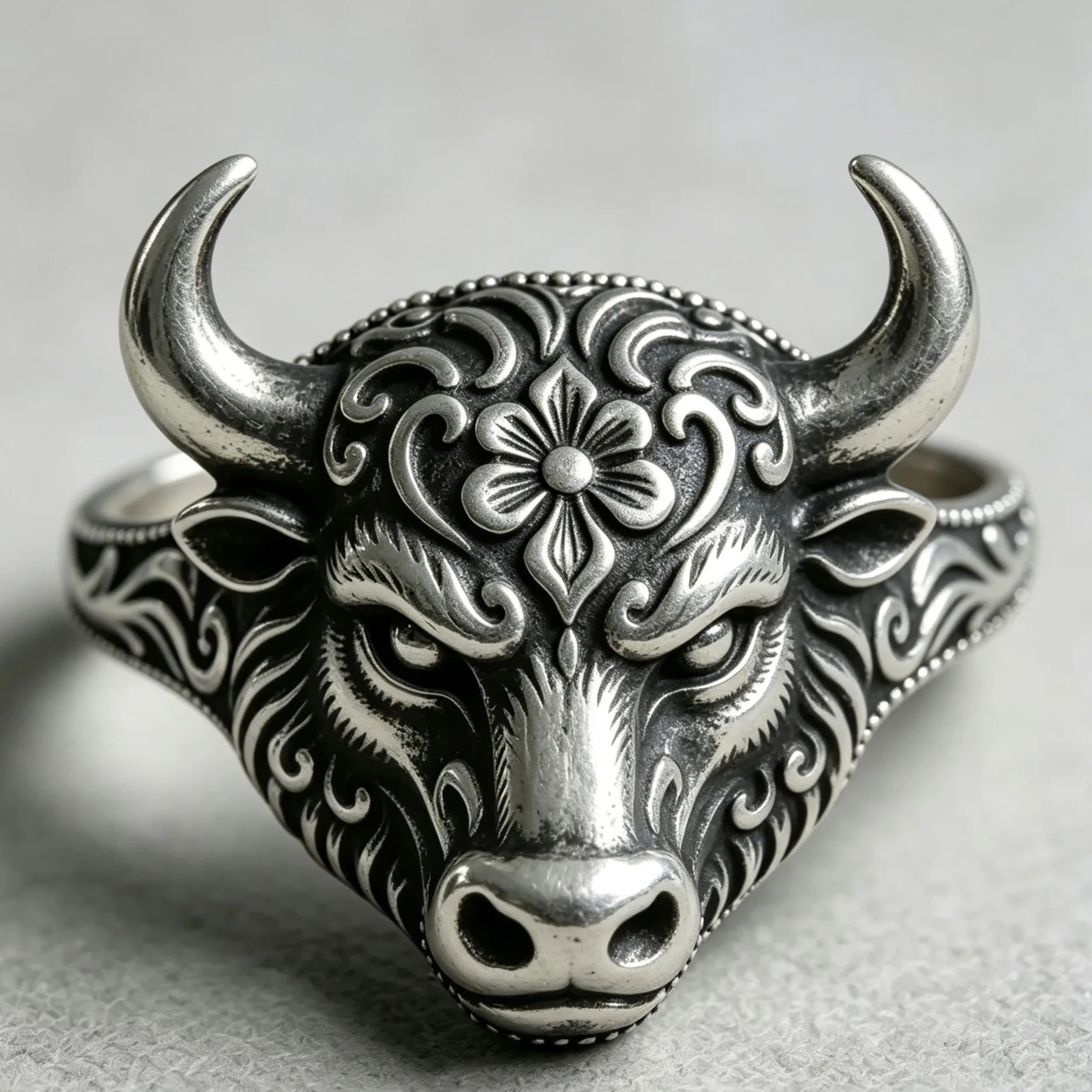 Vintage 3D Bull Head Ring for Men, Floral Engraved Band, Retro Taurus Totem Animal Statement Ring, Gothic Punk Jewelry Gift