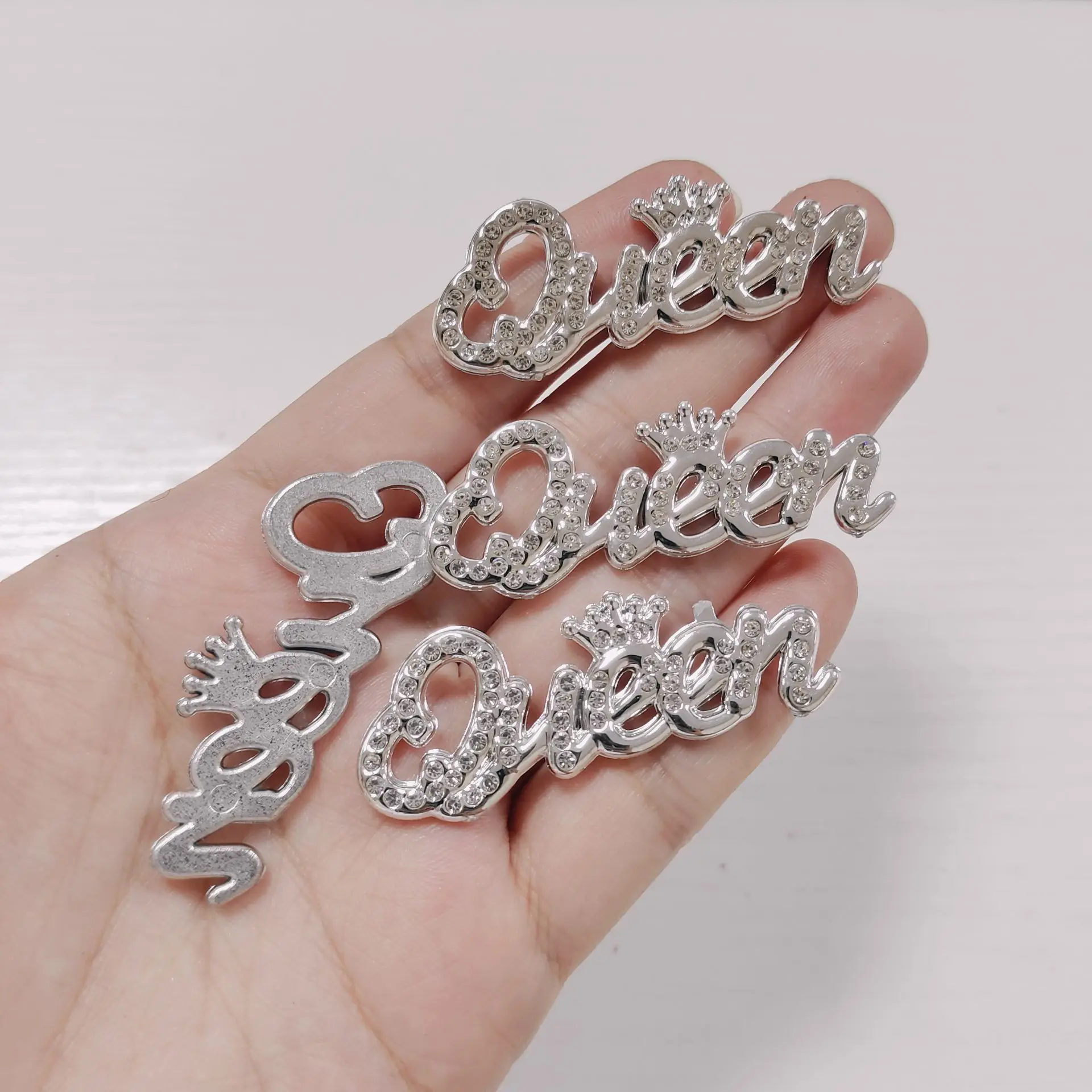 10pcs Golden Silvery Bow Rhinestone Five BOARD Pearl Love Queen คําเครื่องประดับพลาสติก DIY ขยะเคสโทรศัพท์กระจกตกแต่งผม