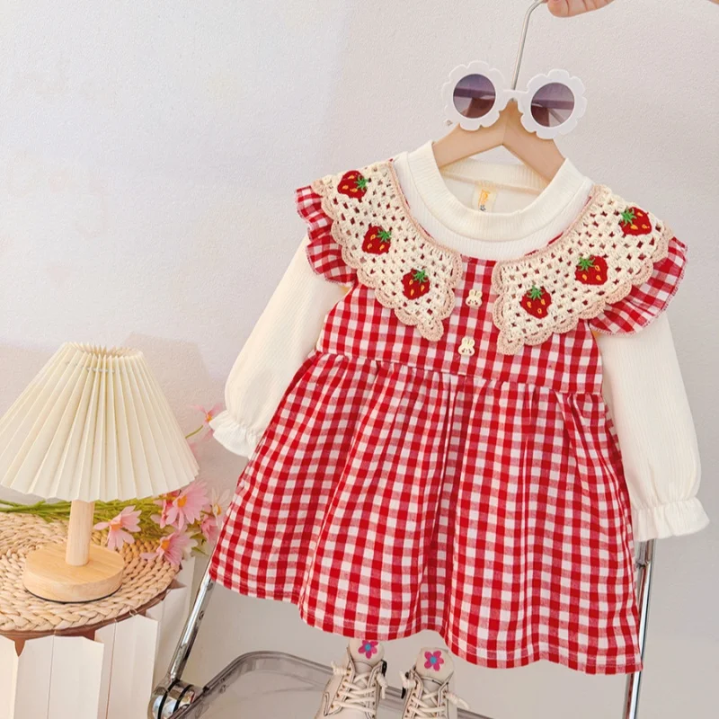 فستان بناتي للخريف والشتاء من القطن المنقوش بالفراولة بأكمام طويلة فساتين بناتي حلوة ولطيفة لعيد الميلاد ملابس أطفال