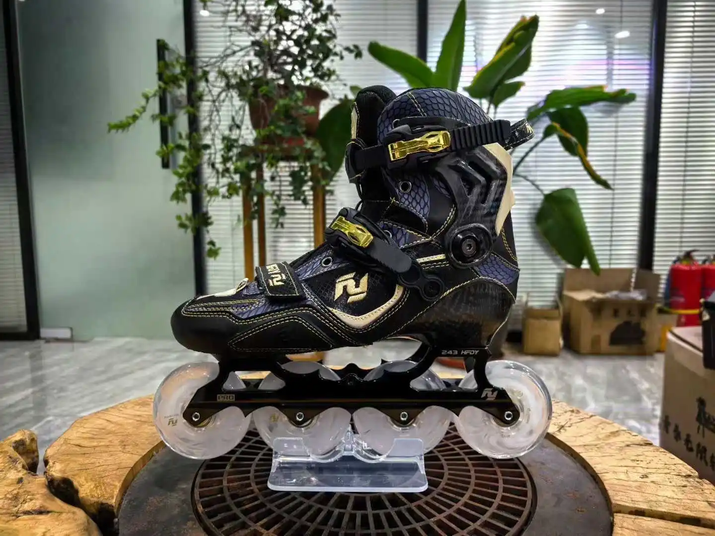 

Professional Carbon Fiber Inline Skates Lightweight Speed Skates For Men & Women Racing Custom Slalom Roller Shoes