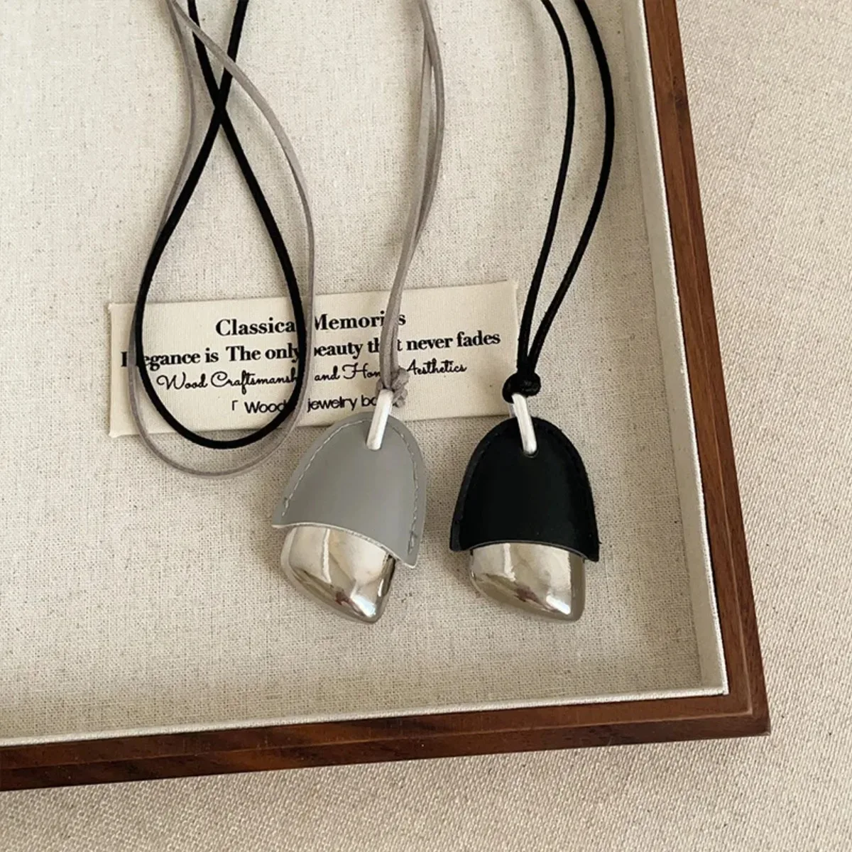 تصميم فريد من نوعه أسود أزرق فاتح بولي Leather جلد معدني كوز الصنوبر قلادة قلادة للنساء طويلة قابل للتعديل حبل سلسلة المختنقون 2026 #3