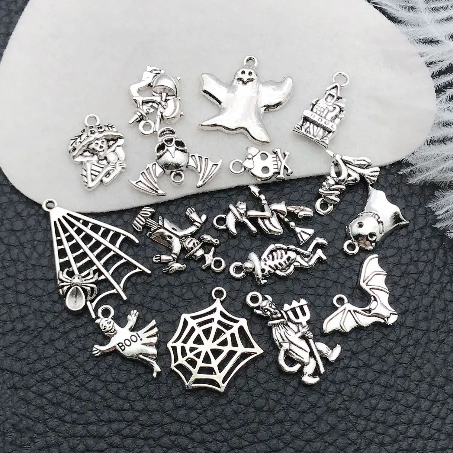 15/20pcs Ancient Silver Halloween Charms Ghost Bat Skull Spider Web Charms Pendants DIY Jewelry Making Accessories