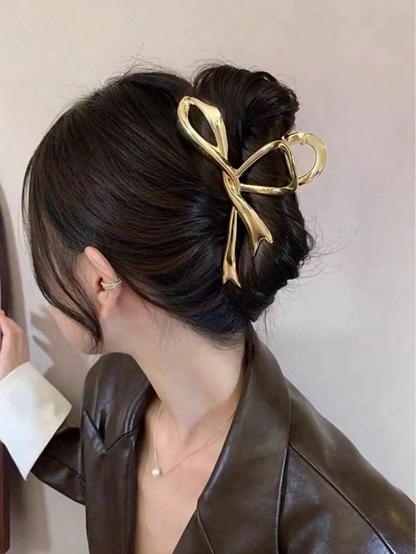 

1pc Shiny Metal Bowknot Hair Claw Clip, Fashion Accessory Suitable For Daily Wear And Valentine's Day, Hair Clip