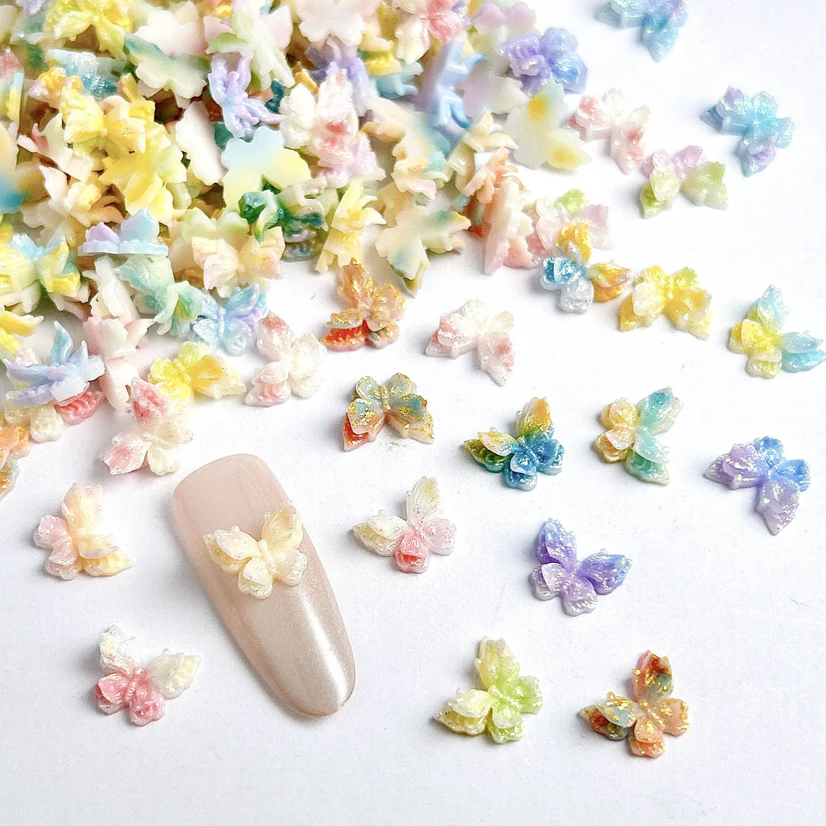 50PCS Farbverlauf Farbige Leuchtende Schmetterling Harz Nail art Dekoration Doppel Schicht Verträumte Shinny Schmetterling Nail art Charms für DIY