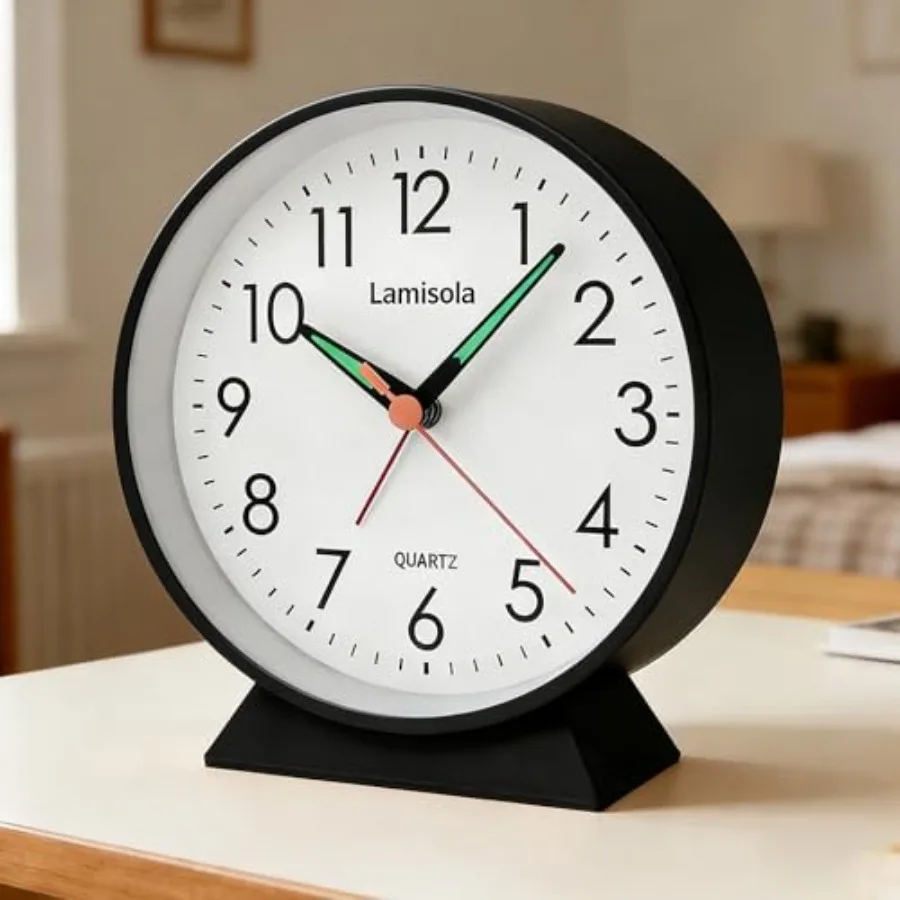 4.5 Inch Small Silent Analog Alarm Clock, Retro Battery Operated Desk Clock with Night Light Stays On 4 Seconds Vintage Metal T