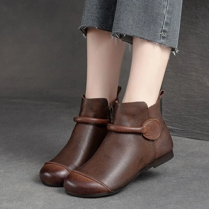 Bota de cuero para mujer, zapatillas de deporte sencillas e informales con cabeza redonda y cremallera lateral plana, Vintage, de felpa, para otoño e invierno, 2023