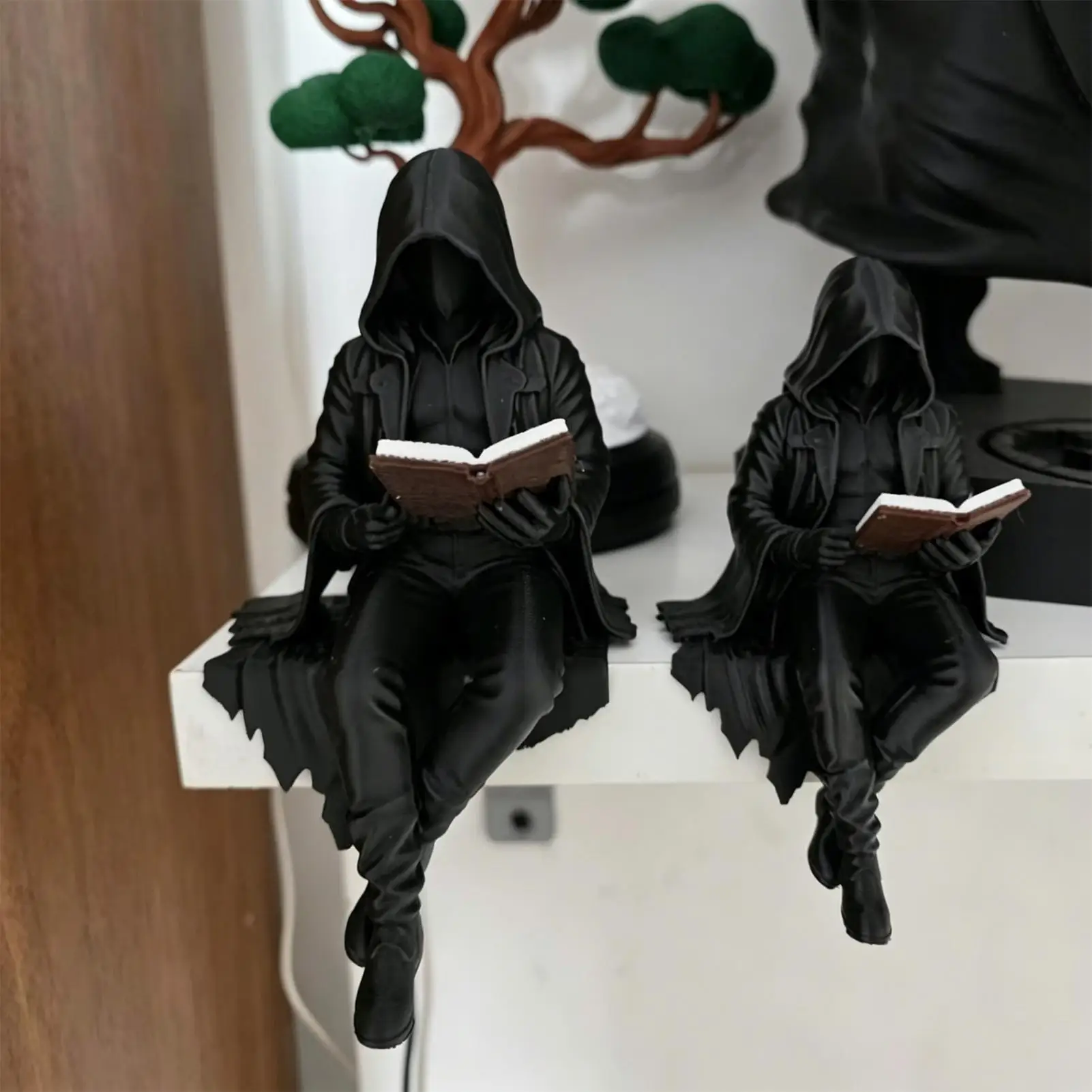 Goth Room Decor Aesthetic Spooky Statue Sitting Reaper Gothic Shelf Decor for Home Living Room Bedroom Shelf Tabletop Cabinet
