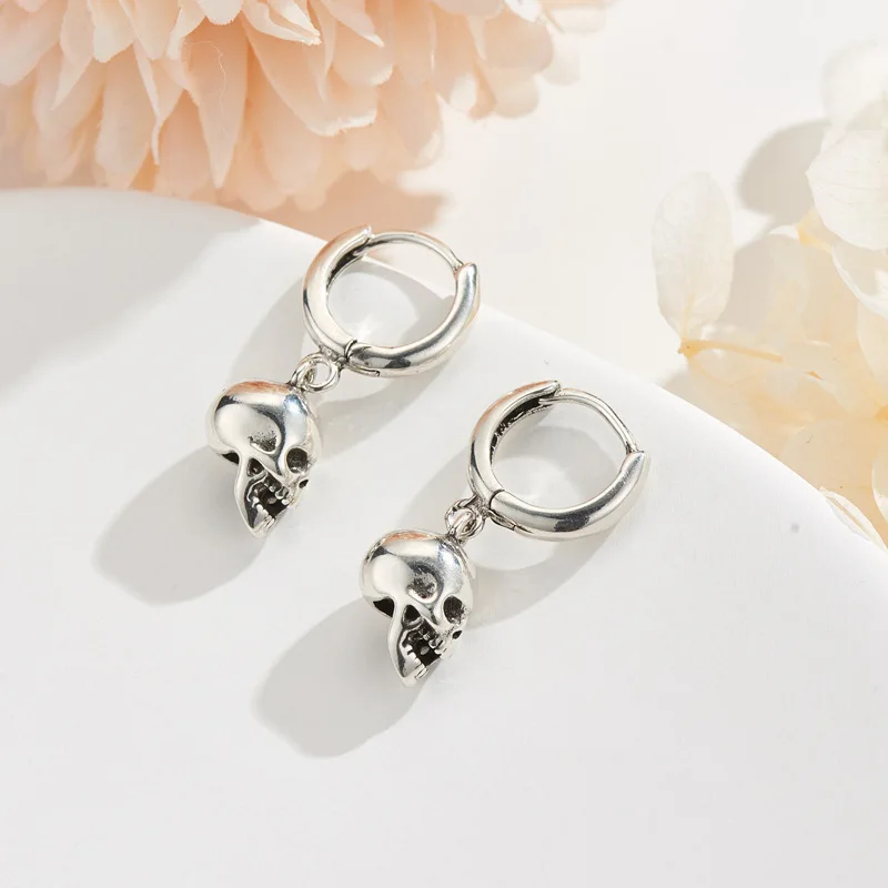 New Male and Female Ghost Head Ear Buckle Retro Skull Pendant Earrings Gothic Punk Rock Party Accessories Gift Wholesale