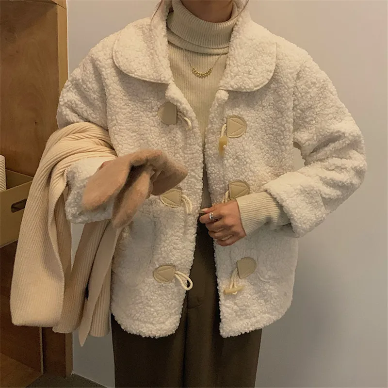 

Fashion Loose Lapel Thick Warm Plush Coats White Kawaii New Autumn Winter Faux Lambwool Coat Women Solid Horn Button Fur Jackets