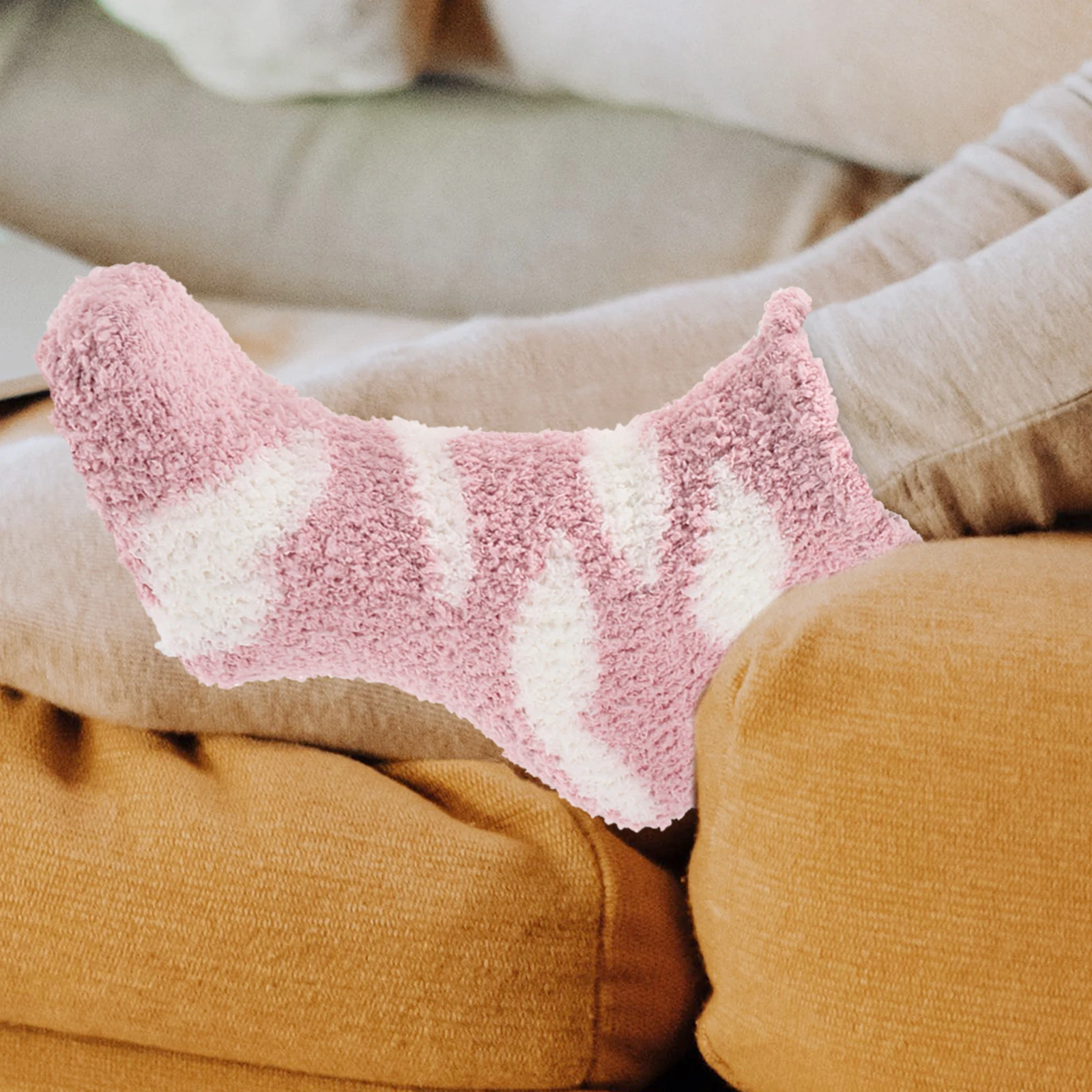 

Coral Fleece Socks Women Warm Breathable Printed Design Fashion Winter Socks Lovely Roomwear Leg Shaping Soft Elastic Material
