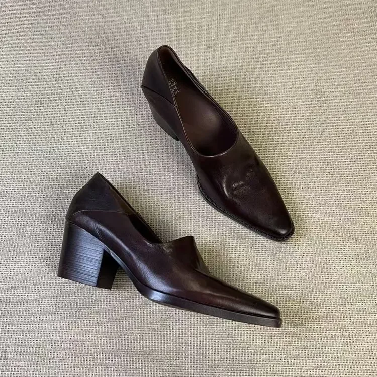 Modisches Design, klobiger Absatz, Herbst-Winter-Loafer, Retro-Leder-Schuhe, spitze Zehen, vielseitige Slipper für Damen – Detail 7