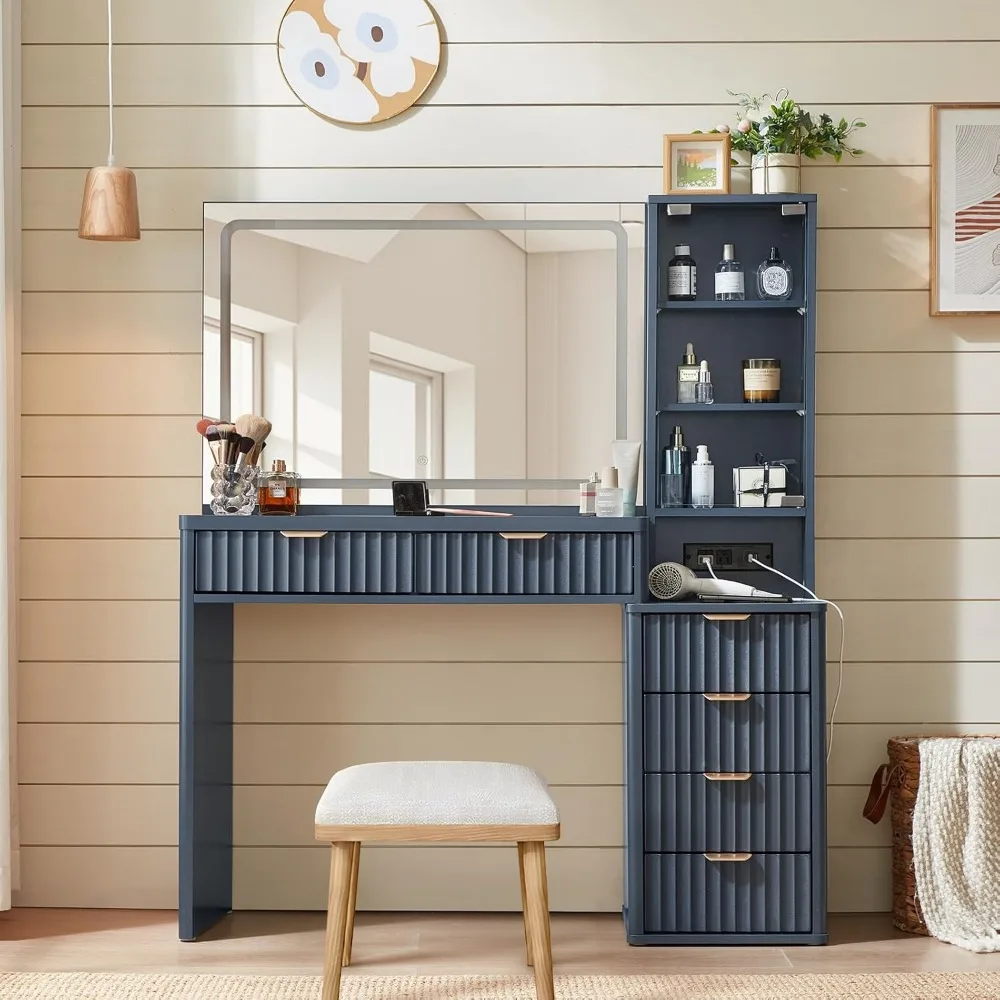 مكتب مكياج أزرق مضيء مع سطح زجاجي ومخرج طاقة، طاولة زينة مقاس 43.5 بوصة