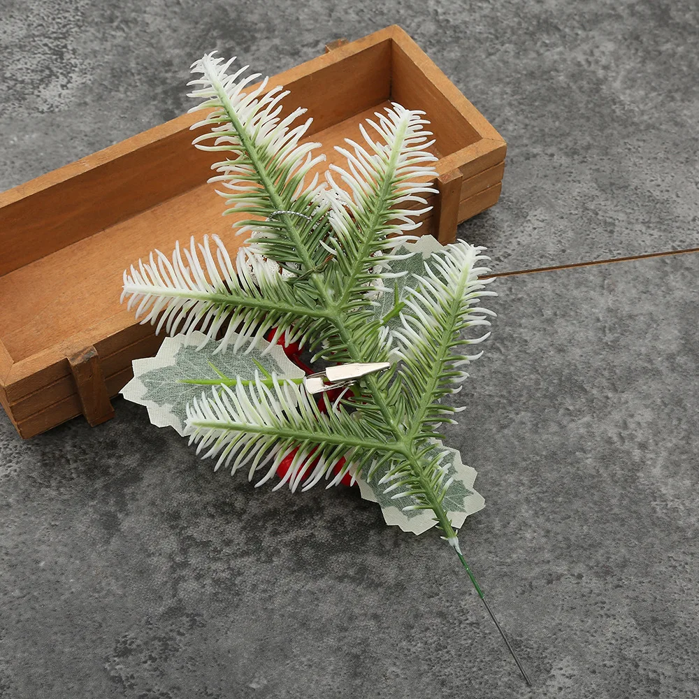 人工クリスマスベリーの装飾品、松の針の花束、偽の植物、DIY工芸品、クリスマスパーティー、結婚式のギフトボックス、家の装飾、2個