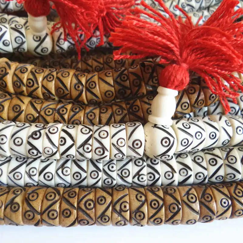 Tibetano 108 Cerchi intagliati in osso di yak Perline di preghiera Mala 12x5mm Marrone Bianco con nappa BRO583