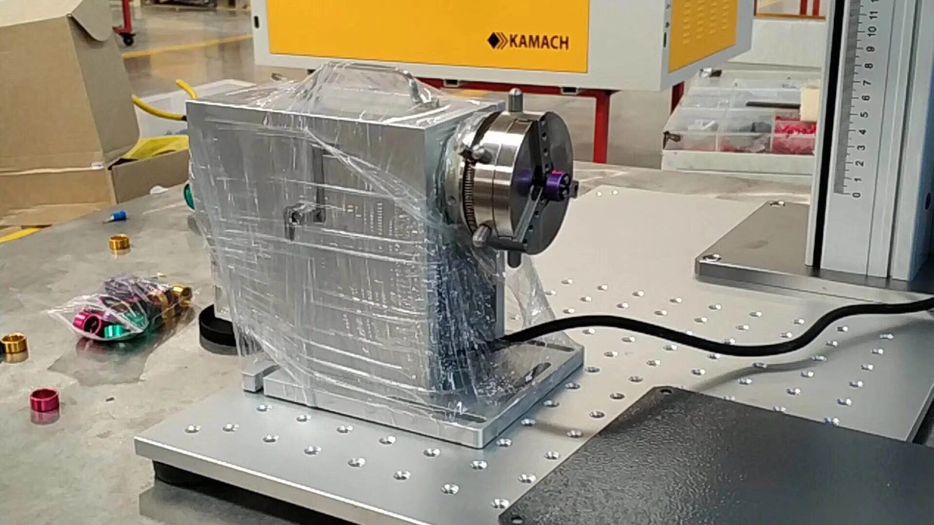 آلة الوسم بليزر الألياف CO2 20W-100W نطاق تبريد الهواء يدعم تنسيقات AI DXF PLT DWG BMP للاستخدام المنزلي