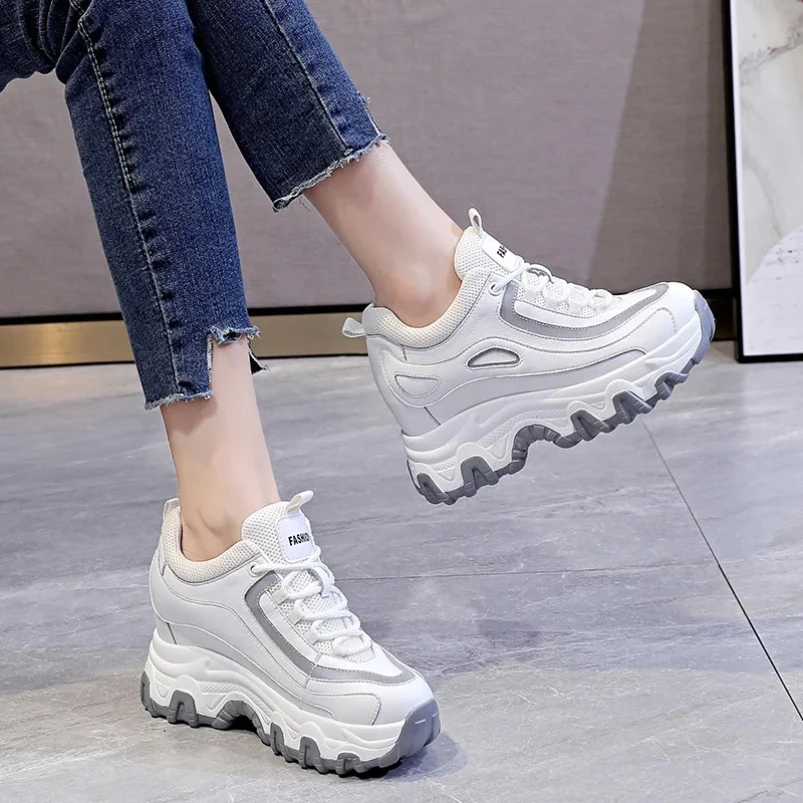 2025 ربيع الخريف مختلط اللون أحذية النساء منصة أحذية رياضية كاجوال تنفس أحذية رياضية السيدات الارتفاع زيادة حذاء رياضة