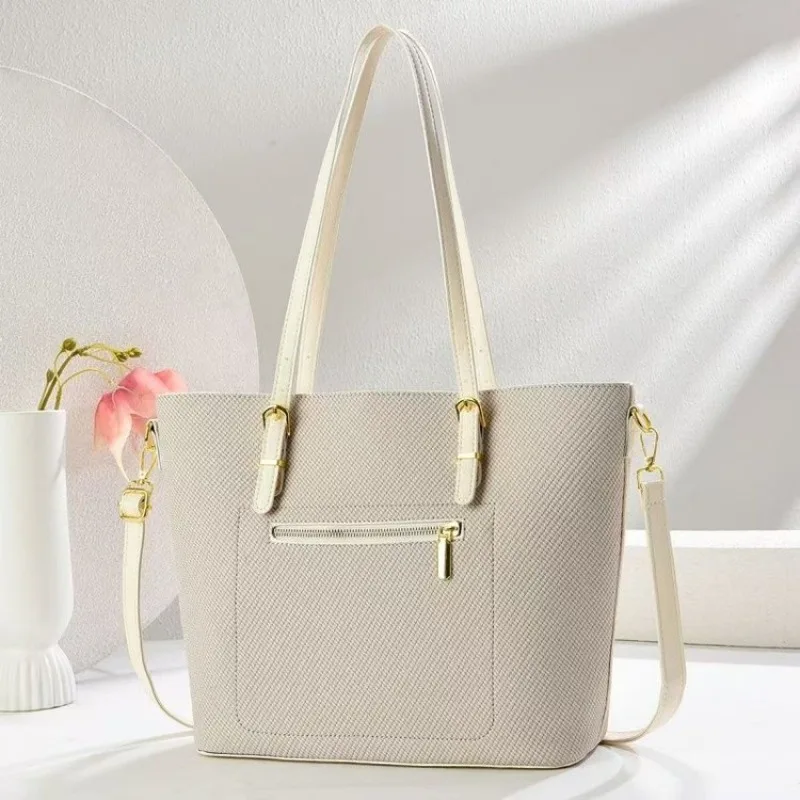 

Fashionable Leather Messenger Bag For Women Luxury Designer Crossbody Large Capacity Diaper Bag Elegant Commuter Solid Color