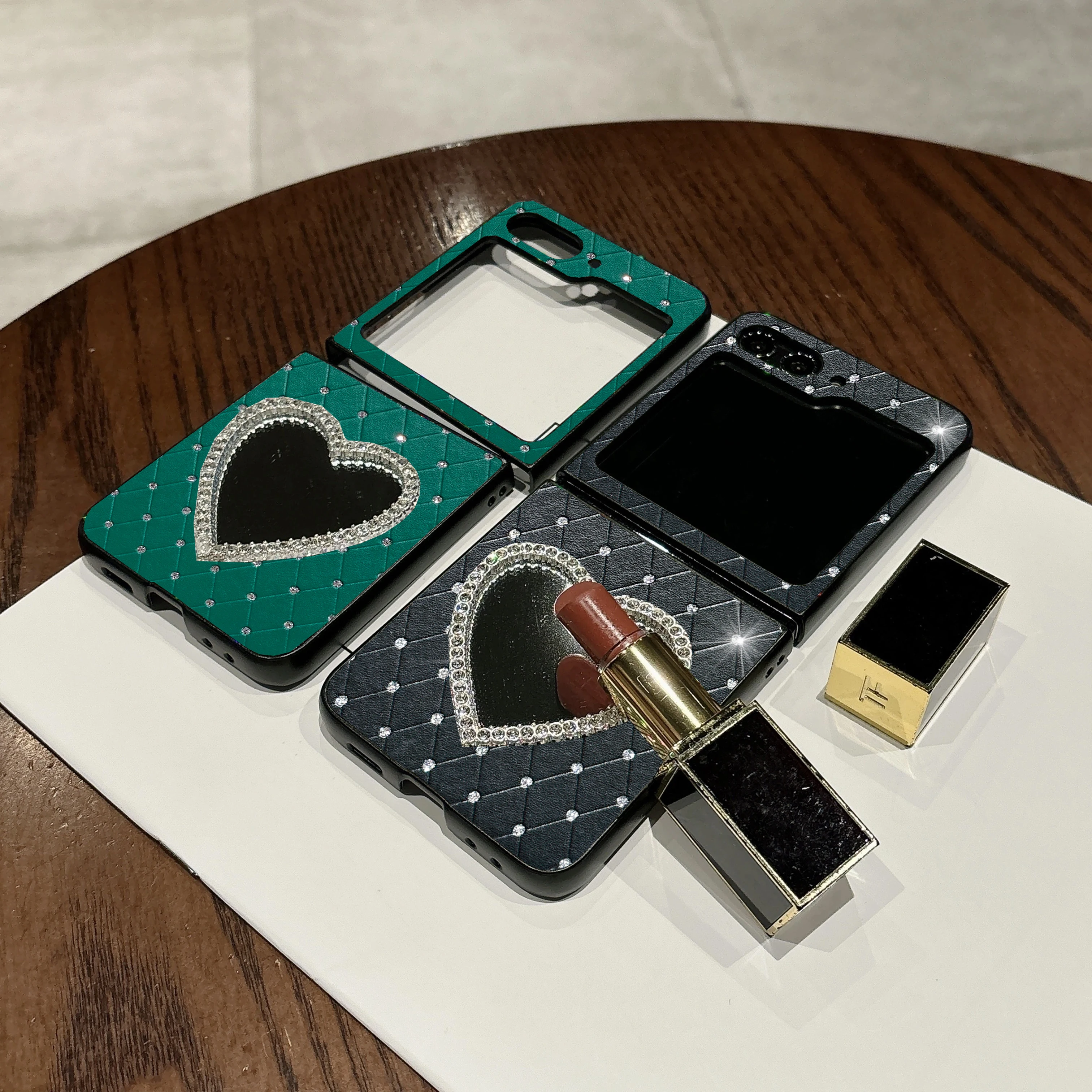 Rhombus Grid Pattern Phone Case With a Love Heart Mirror for Samsung Galaxy Z Flip 8 7 7FE  6 Flip5 Flip4 Flip3 5G Hardshell