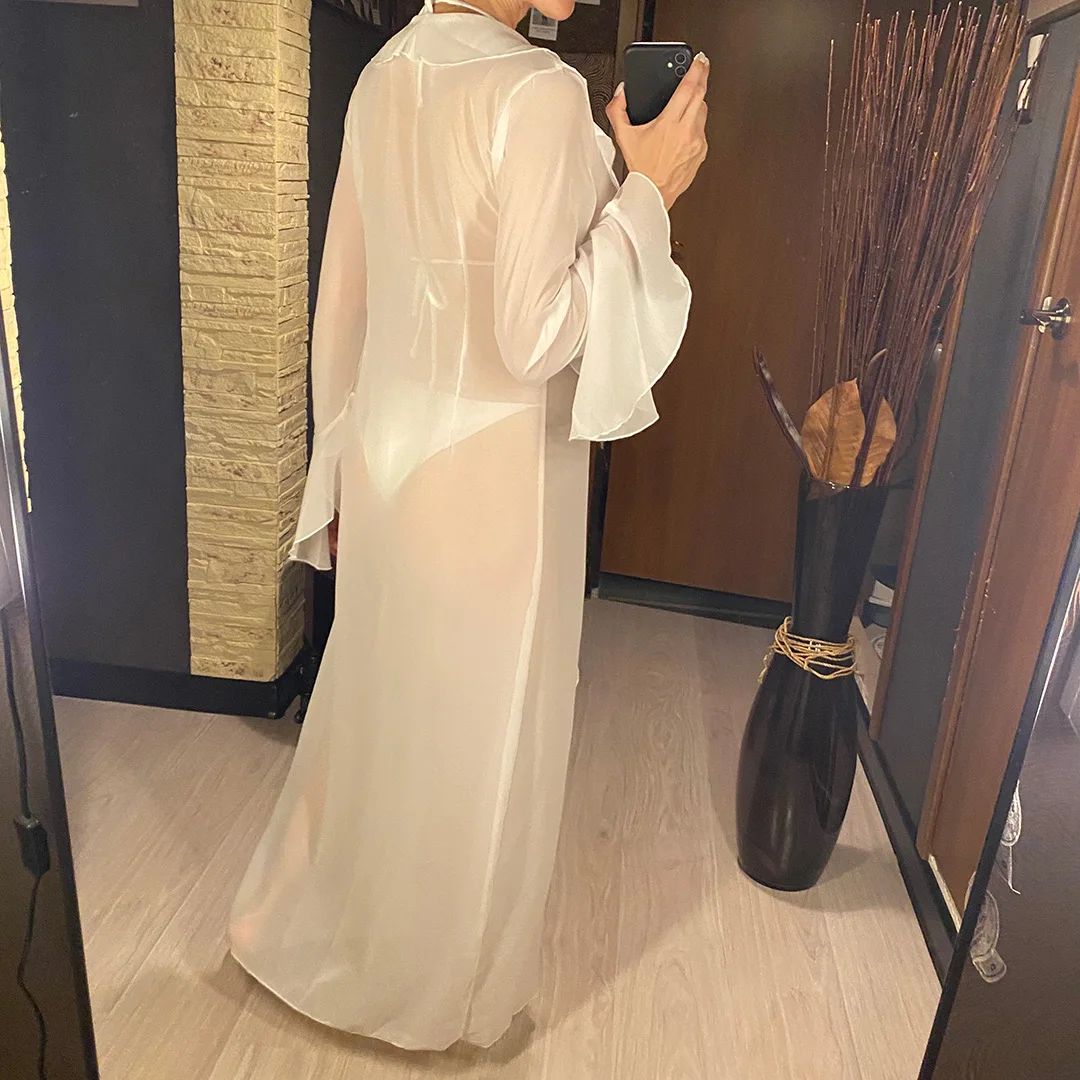 Neues, verführerisches Oberteil mit V-Ausschnitt, Rüschen und langen Ärmeln aus Chiffon, als Strandkleid oder als Überwurf, Strandmode, Damenmode, V5976. – Detail 6