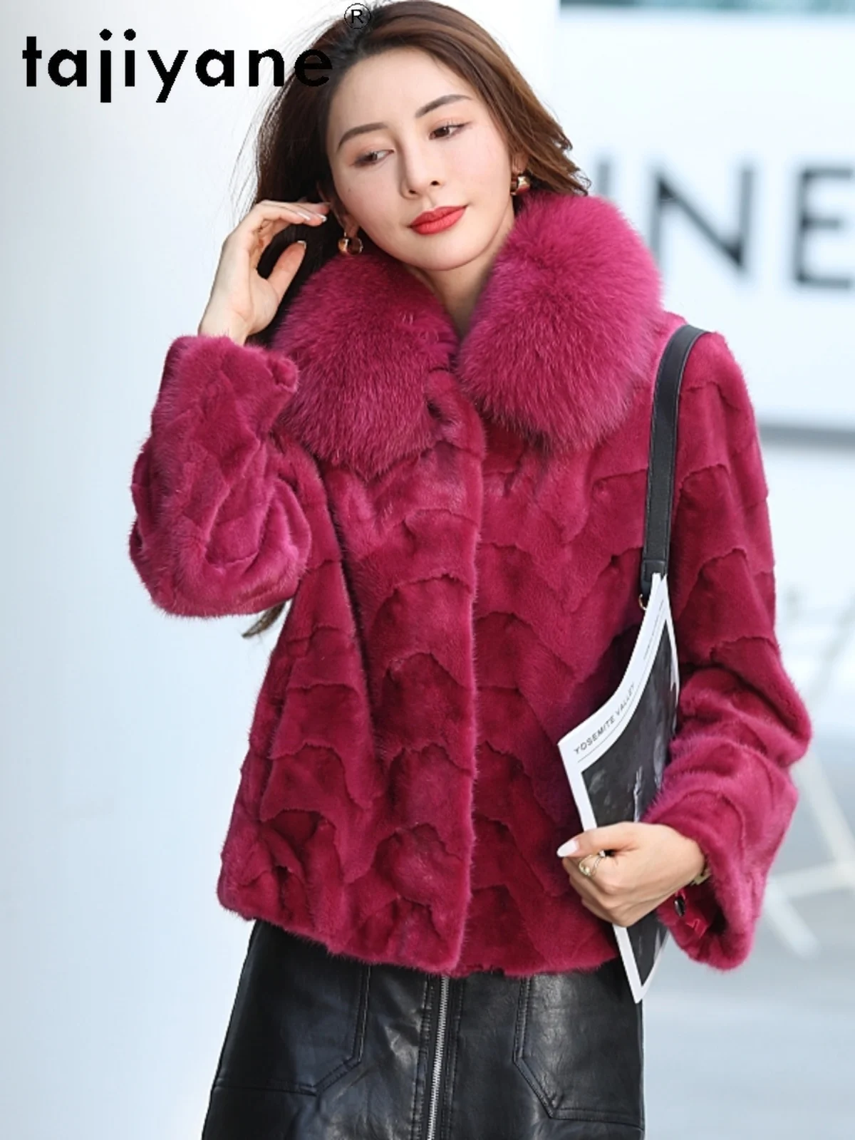 سترة من فرو المنك الطبيعي من TAJIYANE معطف نسائي قصير من فرو المنك الحقيقي مع ياقة من فرو الثعلب ملابس شتوية للنساء 2025 قطعة من فرو المنك