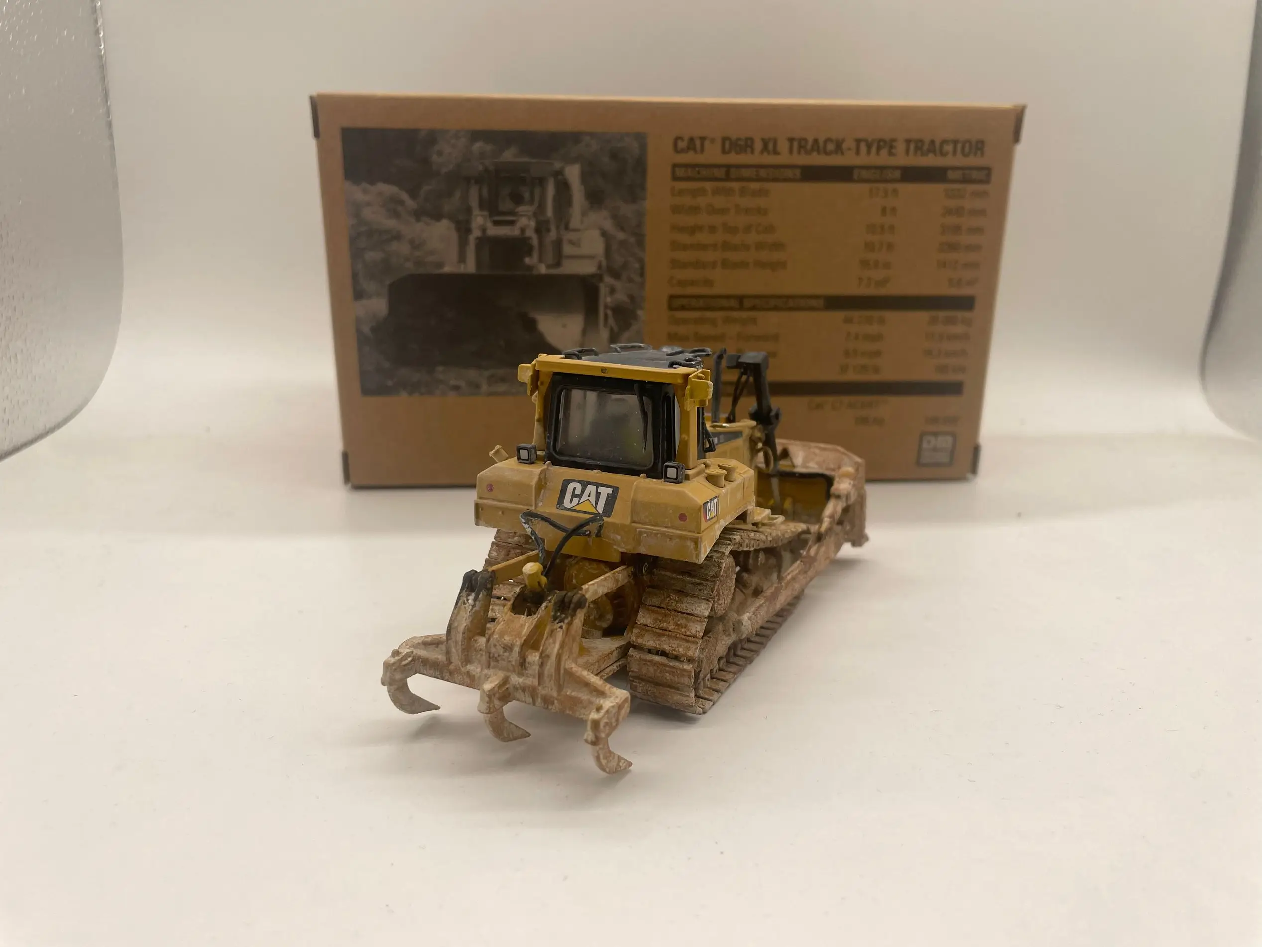 D6R XL نوع المسار جرار جرافة إصدار موحل 1:50 دييكاست المقتنيات هدية لعبة إرفاق عشوائيا عامل 85910C جديد