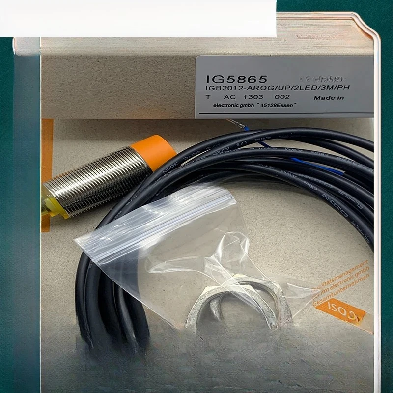 

2PCS New approach switch IG0087 IG5827 IG5865