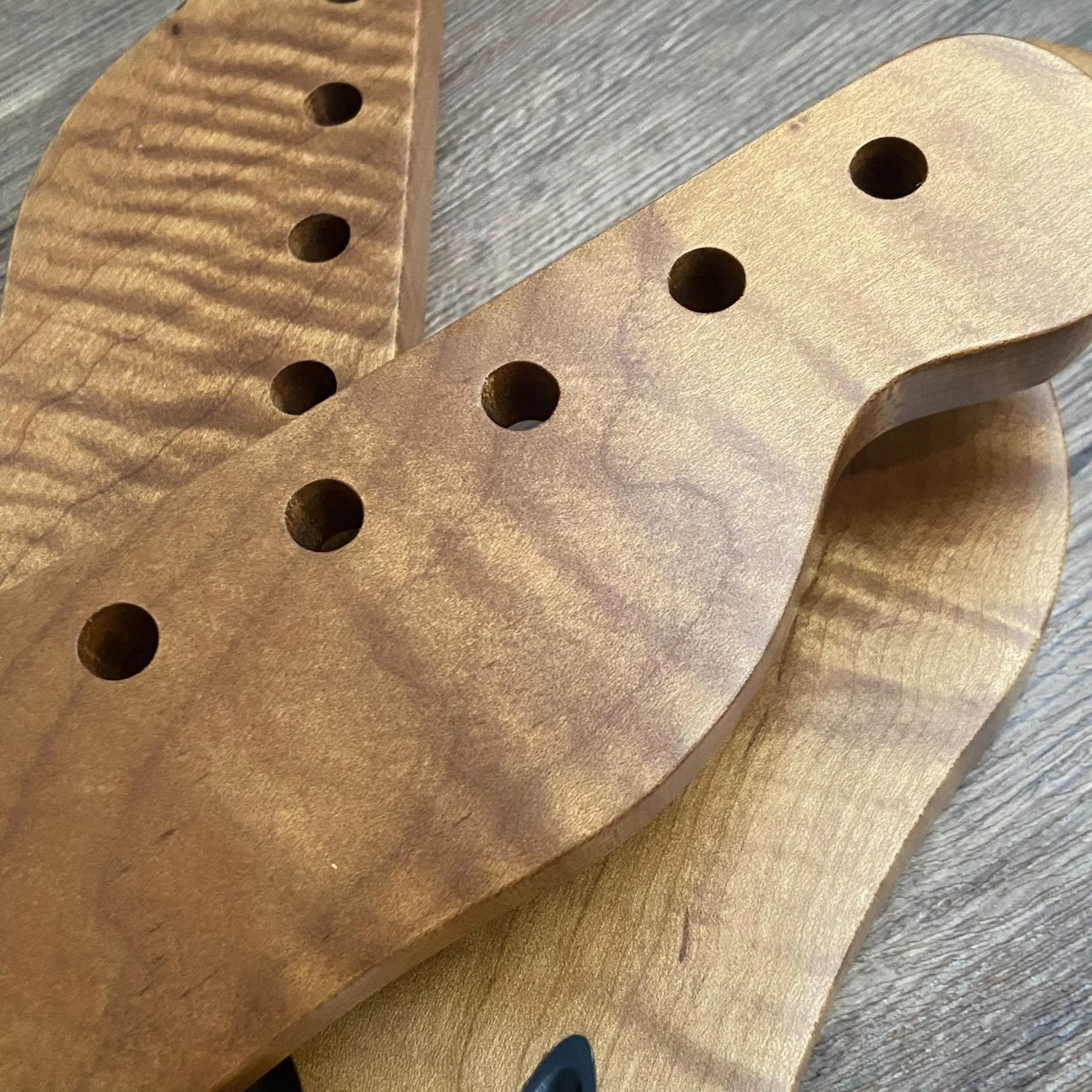 TL-Style E-Gitarrenhals, 22 Bünde, mattes Finish, Flame Maple Roasted Headstock mit Truss Rod Gitarrenteile – Detail 4