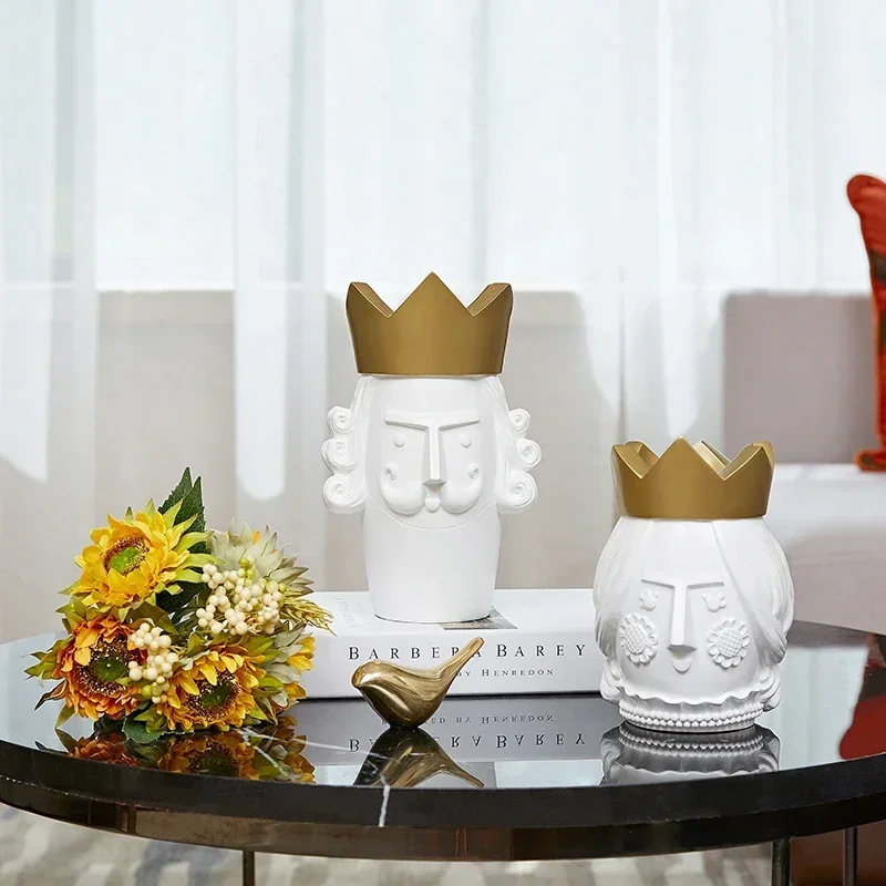 Home Decoration Gift European Family Of Three Flower Vase King Queen Prince Sculpture Flower Pot Artware Ornaments Room Decor