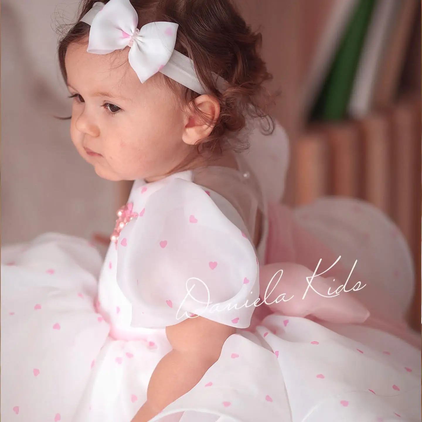 Vestido blanco de flores para niña, para boda, con corazón, cuello redondo, manga corta, hinchado, desfile de primera comunión, vestido de baile de cumpleaños