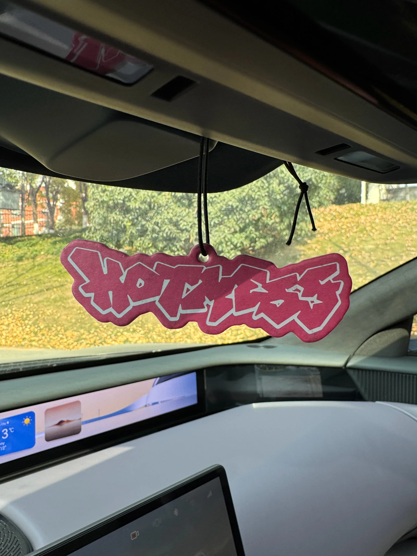 Kpop Graffiti Design Series with Korean Girl Group Fonts, Freesia and English Pear Scent (International Trend) Car Air Freshener |   Rearview Mirror Hanger & Dual-Purpose Air Vent Clip |   Natural Material Aromatherapy Tablets |   Long-Lasting Fragrance for 90 Days |   Alcohol-Free |   Not Afraid of Direct Exposure to the Sun |   Designed Specifically for Odor Removal in Cars, Closets, and Bathrooms. |   Cartoon Animation Graphics |   Unisex |   Luxury