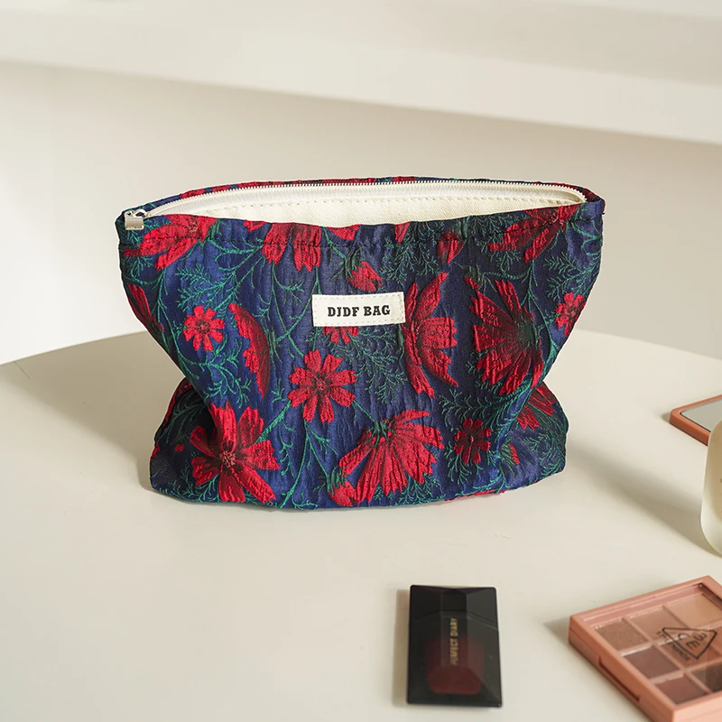 Women\'s Makeup Bag Red Flowers Large Capacity Zipper Design Cosmetic Lipstick Storage Bag Portable Toiletry Bag Travel Clutch