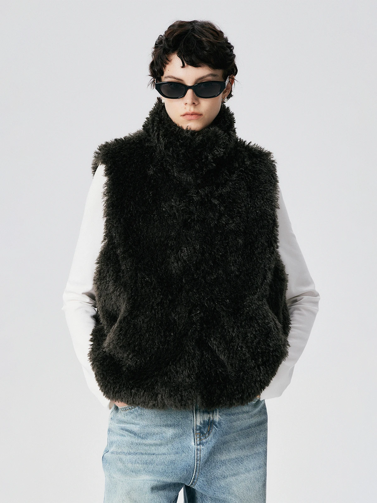 

Thoransaura Women's Quilted Cotton Vest Fur Trimmed Collar Sleeveless Eco-Friendly Fur Jacket Short Length Straight Fit Style