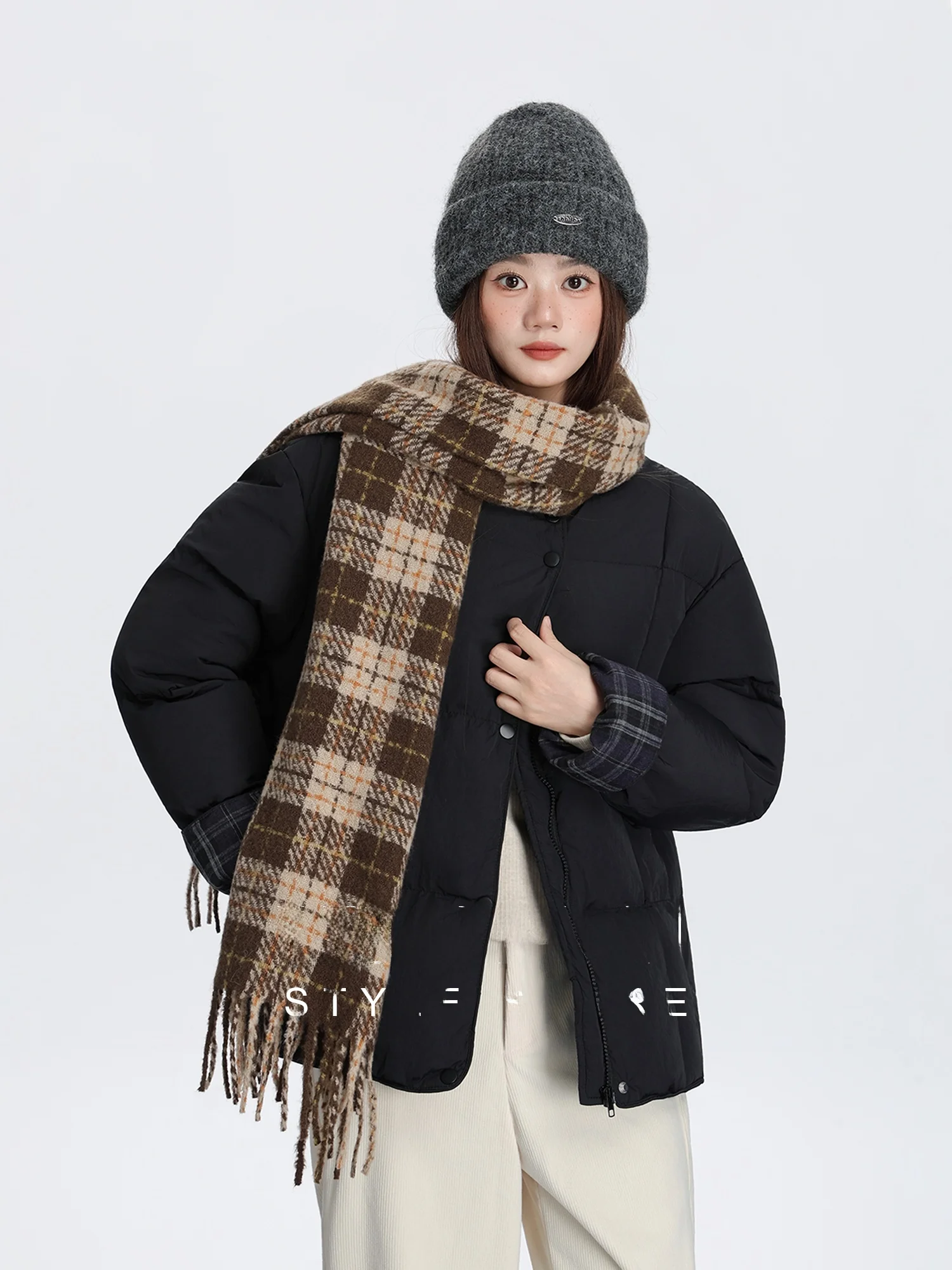 

Новая женская зимняя свободная теплая хлопковая куртка в корейском стиле с круглым вырезом, вставками в клетку и однотонным дизайном для повседневной носки